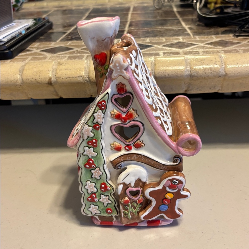 Gingerbread Christmas cottage Holiday Decoration 2009 used